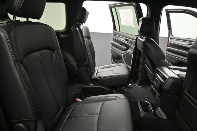 New 2026 Velvet Red Pearl-Coat Exterior Paint Jeep  image 23