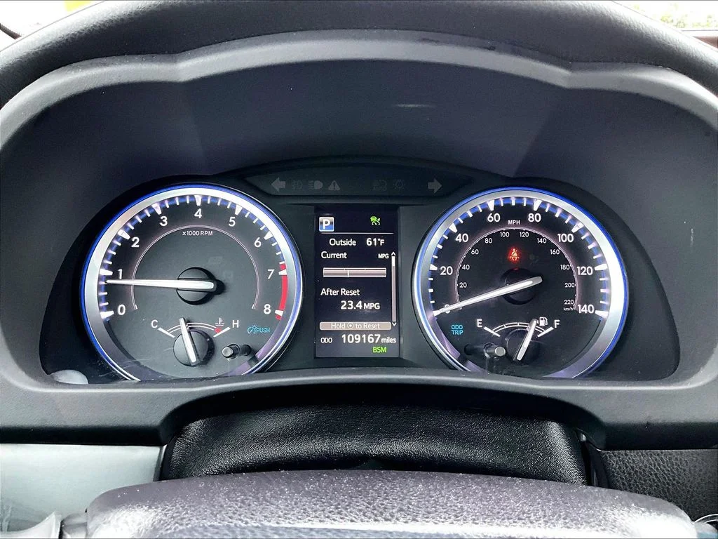 Used 2019 Gray Toyota XLE image 16
