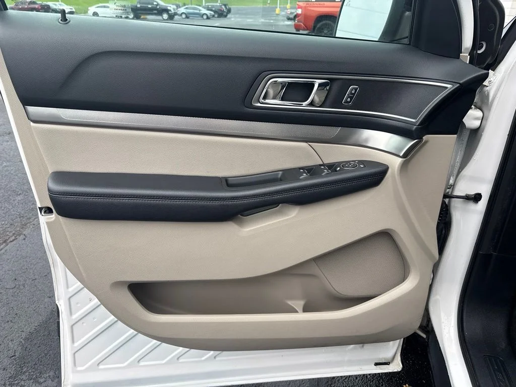 Used 2018 White Ford XLT image 7