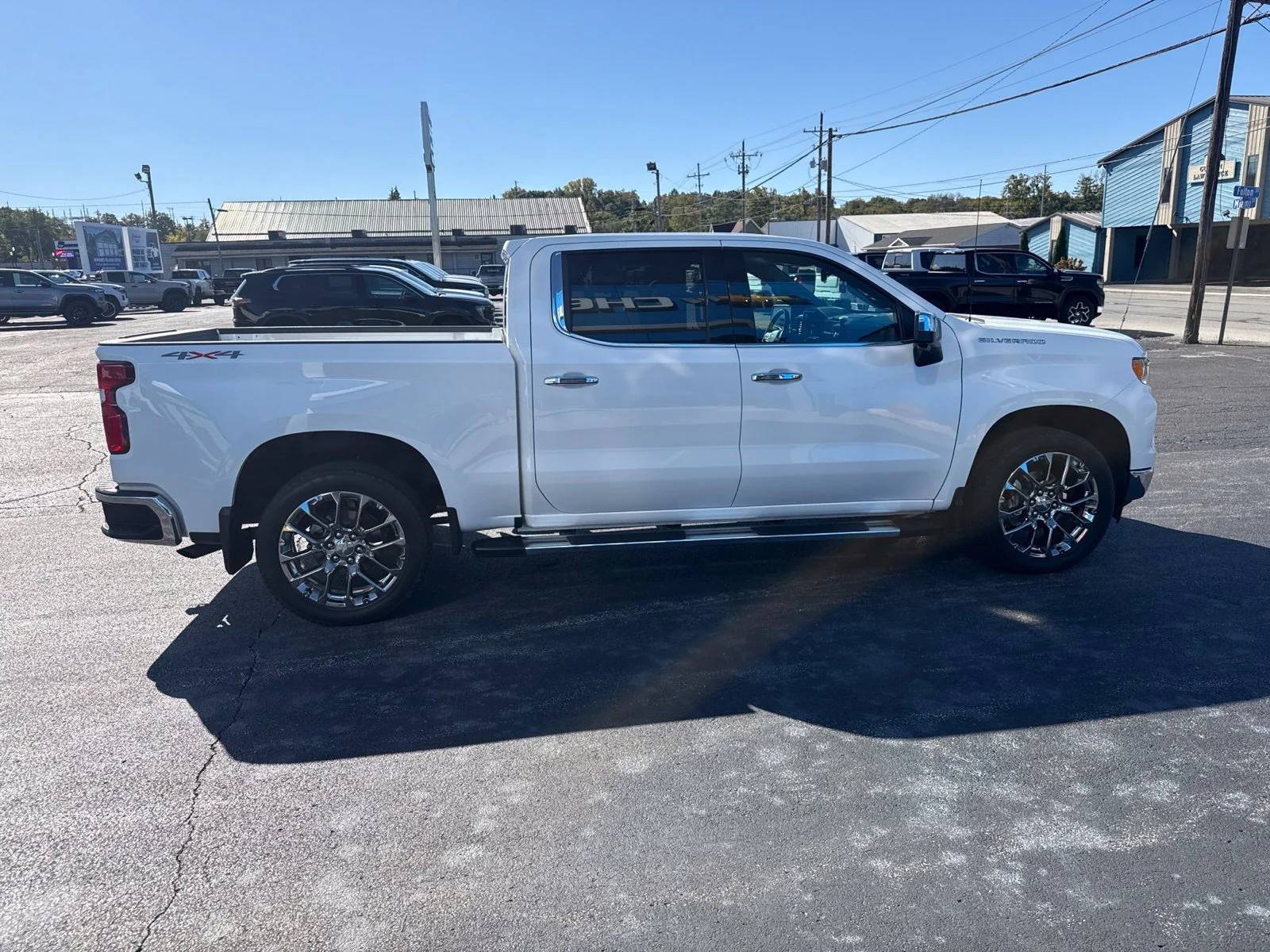 Used 2025 Summit White Chevrolet LTZ image 9