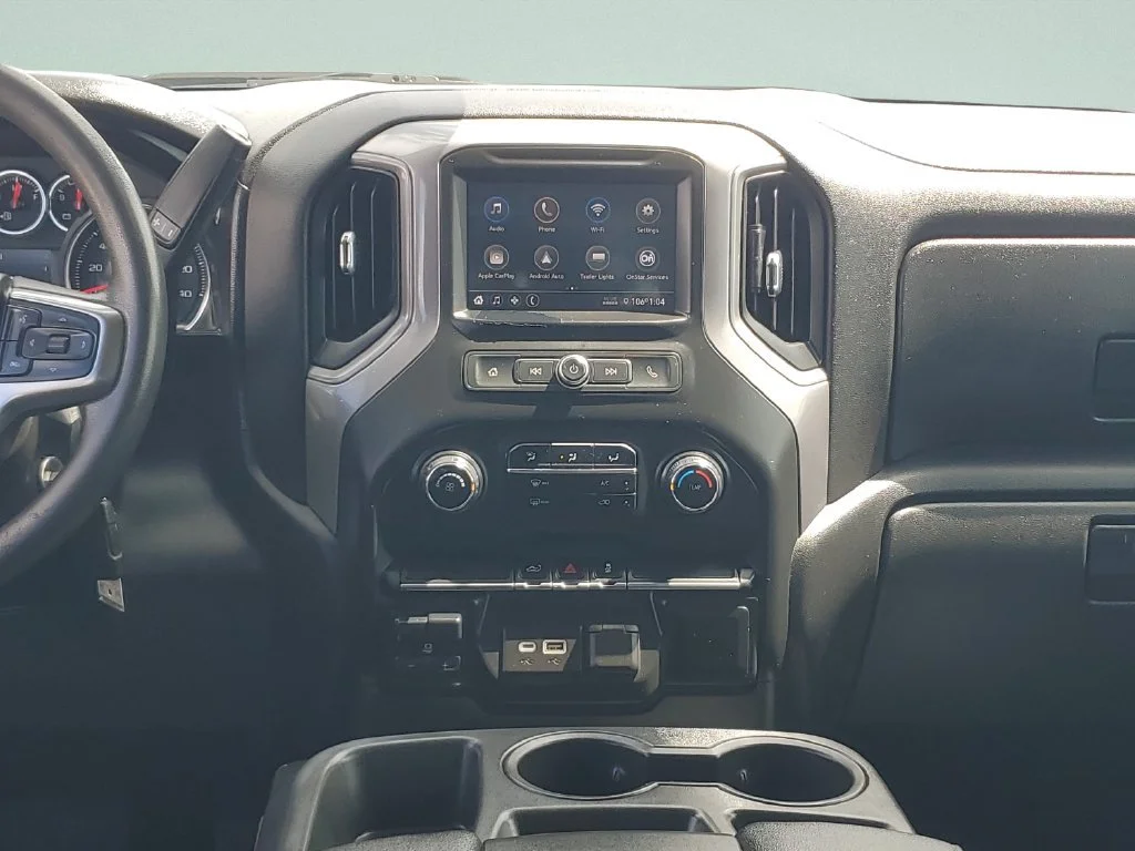 Used 2021 SILVER ICE METALLIC Chevrolet Custom image 18