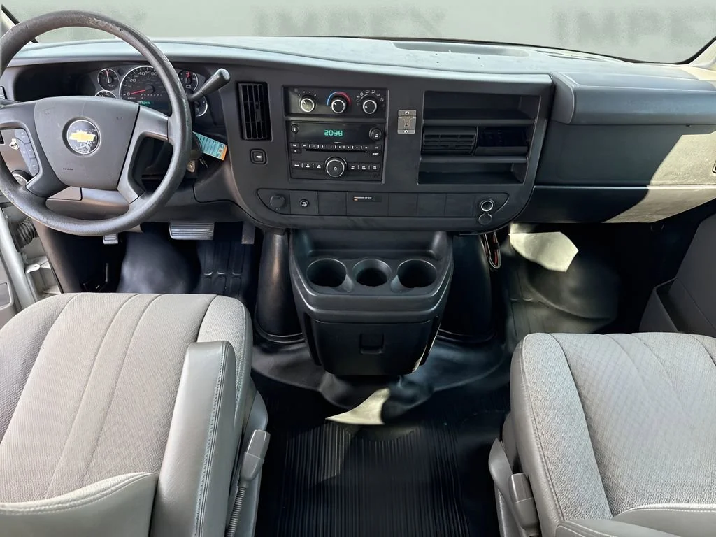 Used 2011 SUMMIT WHITE Chevrolet  image 13