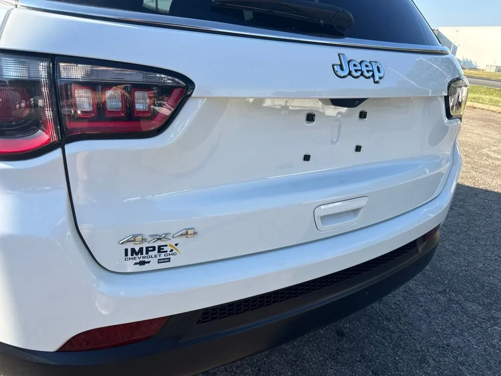 Used 2024  Jeep Sport image 27