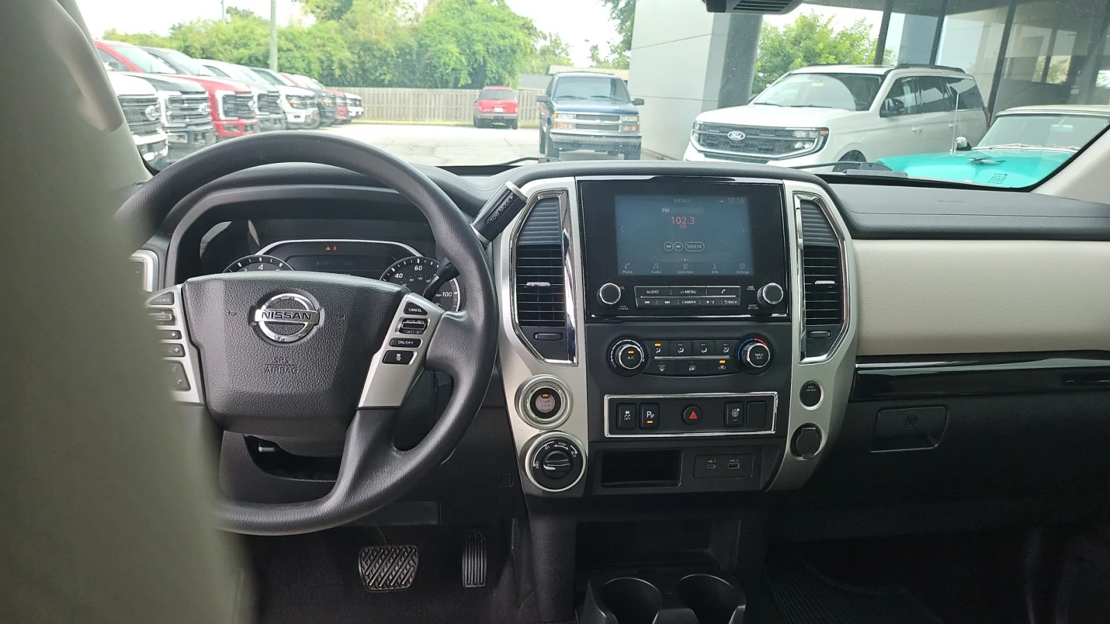 Used 2021 Glacier White Nissan SV 4WD image 14