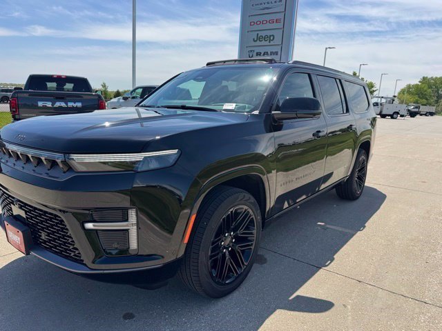 New 2026 High Gloss Black Exterior Paint Jeep Limited Reserve image 3