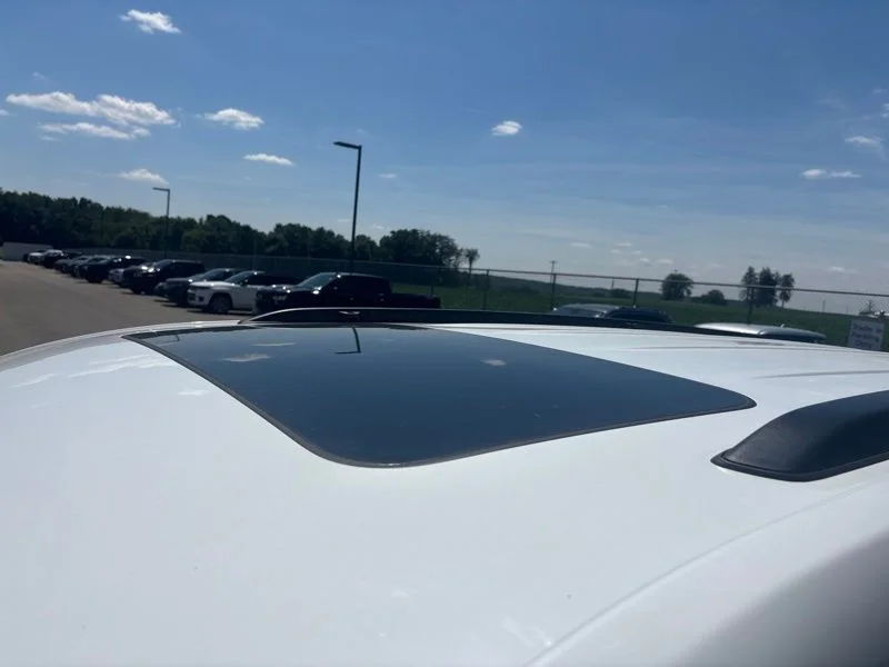 New 2026 Bright White Clear-Coat Exterior Paint Jeep Altitude image 44