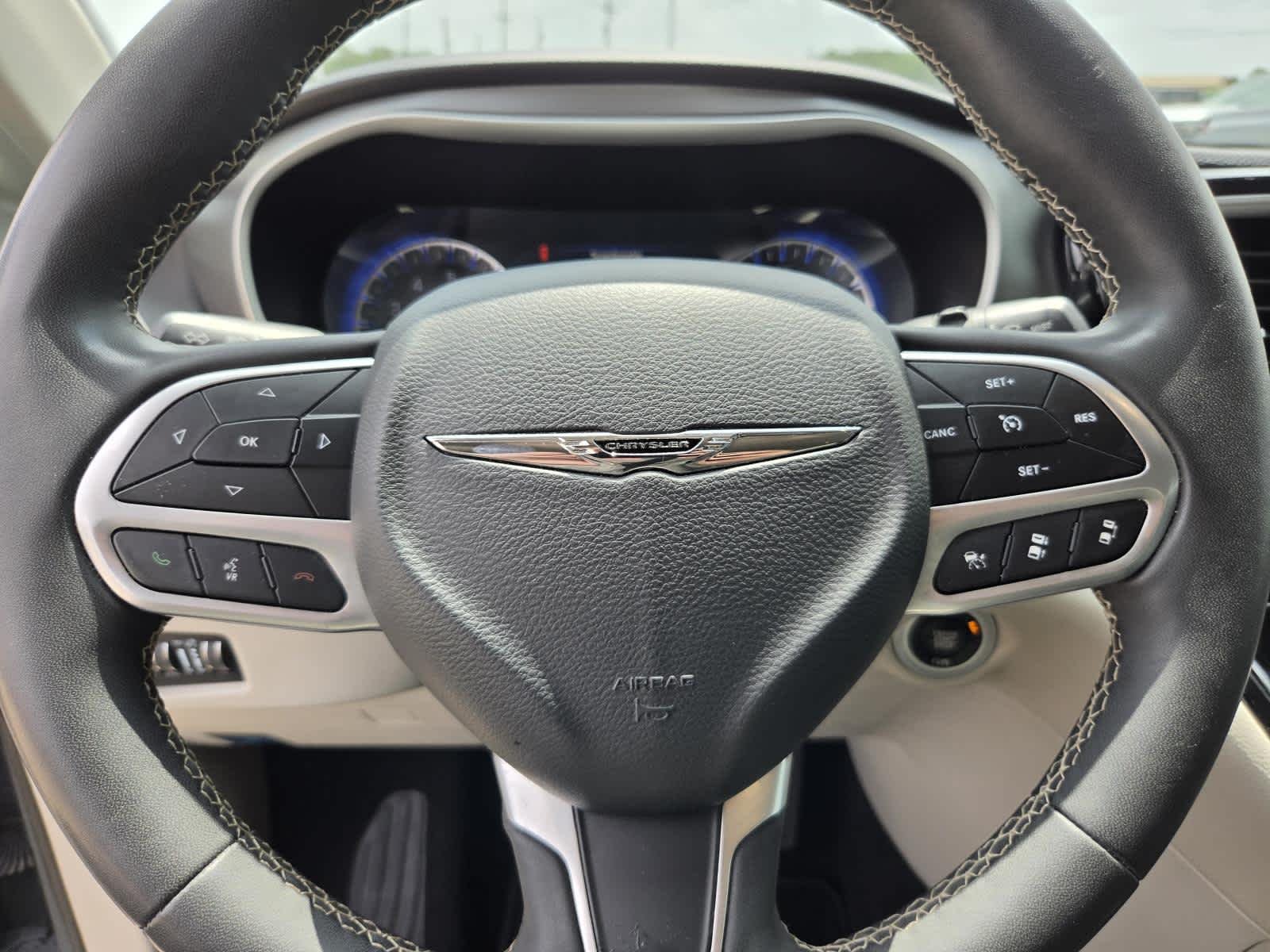 Used 2022 Ceramic Gray Clearcoat Chrysler Touring L image 19