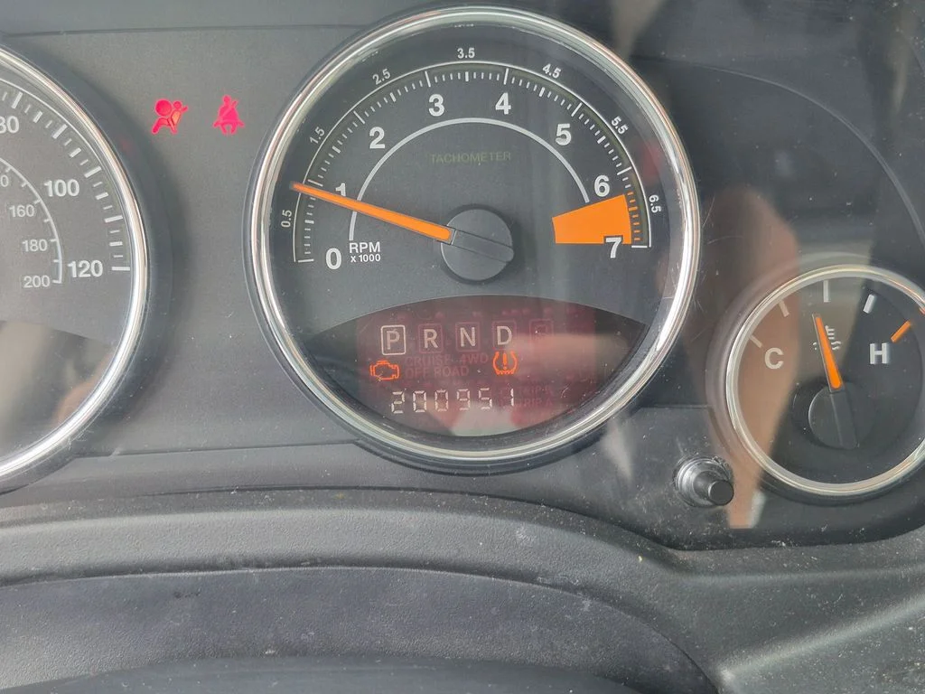 Used 2014 Black Jeep Latitude image 32