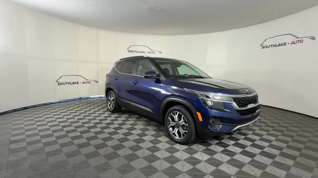 Used 2021 Blue Kia EX image 3