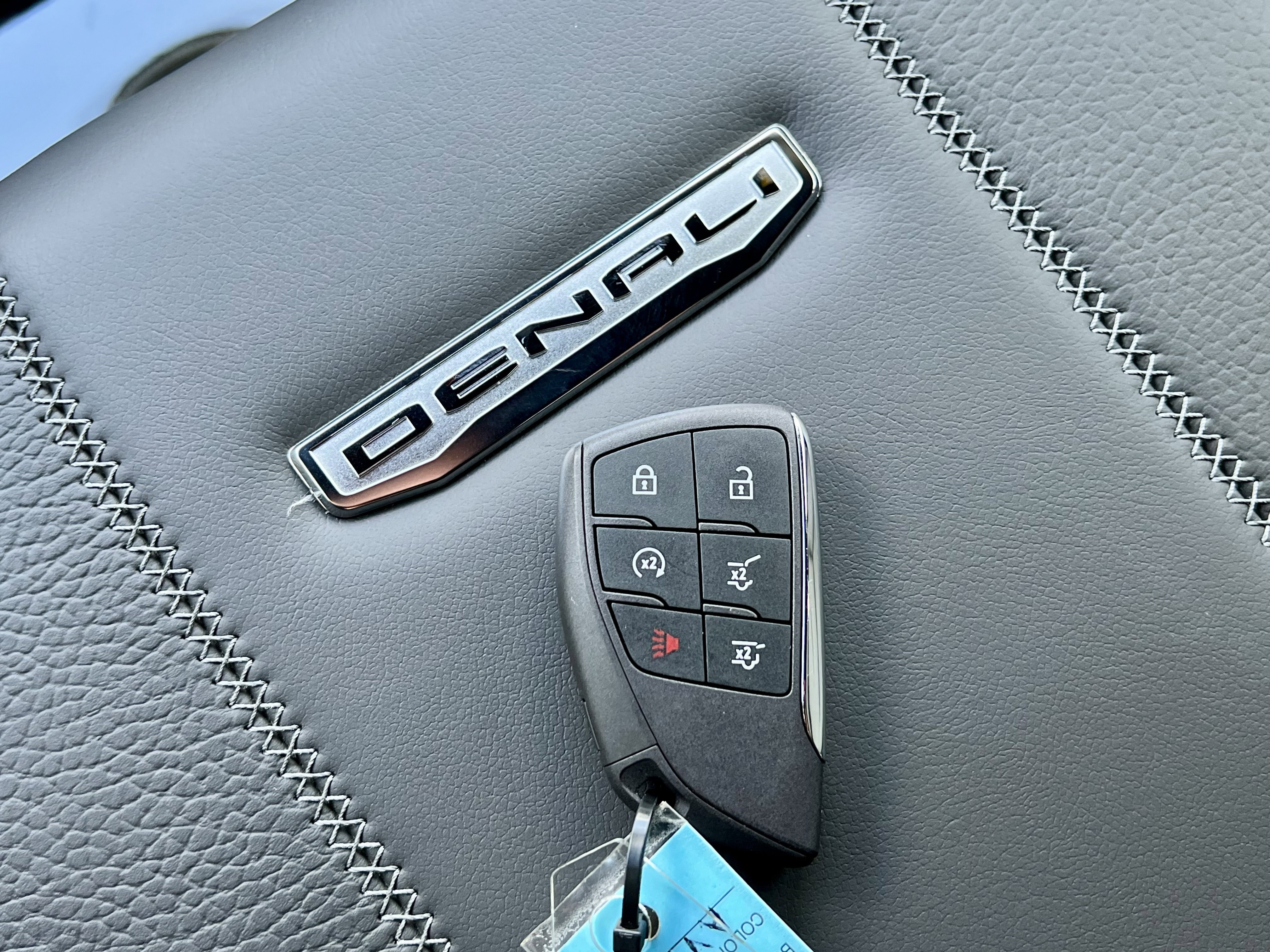 2025 GMC Yukon XL Denali - Photo 35