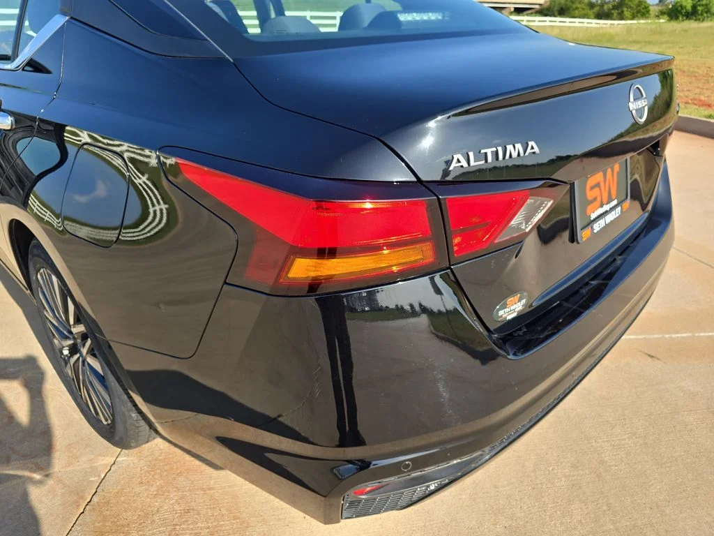 Used 2024  Nissan 2.5 SV image 32