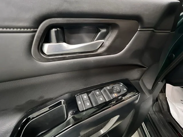 2024 Nissan Pathfinder SL - Photo 23
