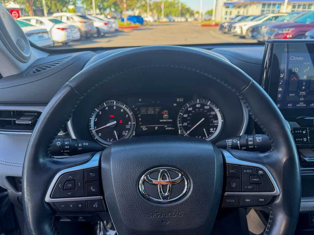 2022 Toyota Highlander Limited - Photo 14