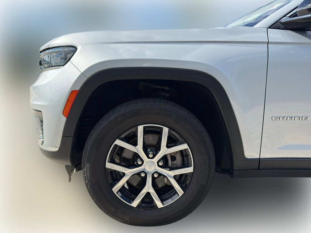 Used 2024 Silver Zynith Clear Coat Jeep Limited image 3
