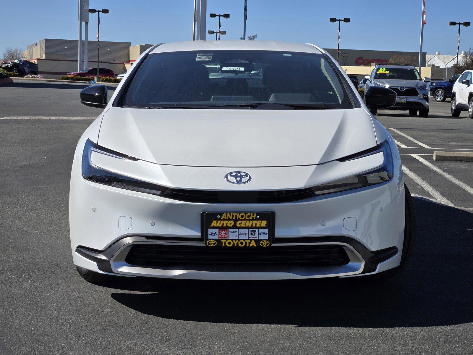 New 2026 Wind Chill Pearl <sup>1</sup> Toyota  SE image 2