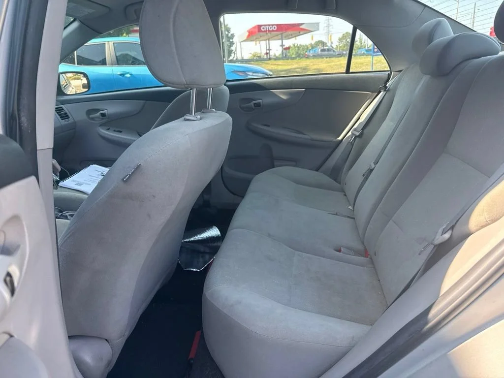 Used 2013 Classic Silver Metallic Toyota L image 7