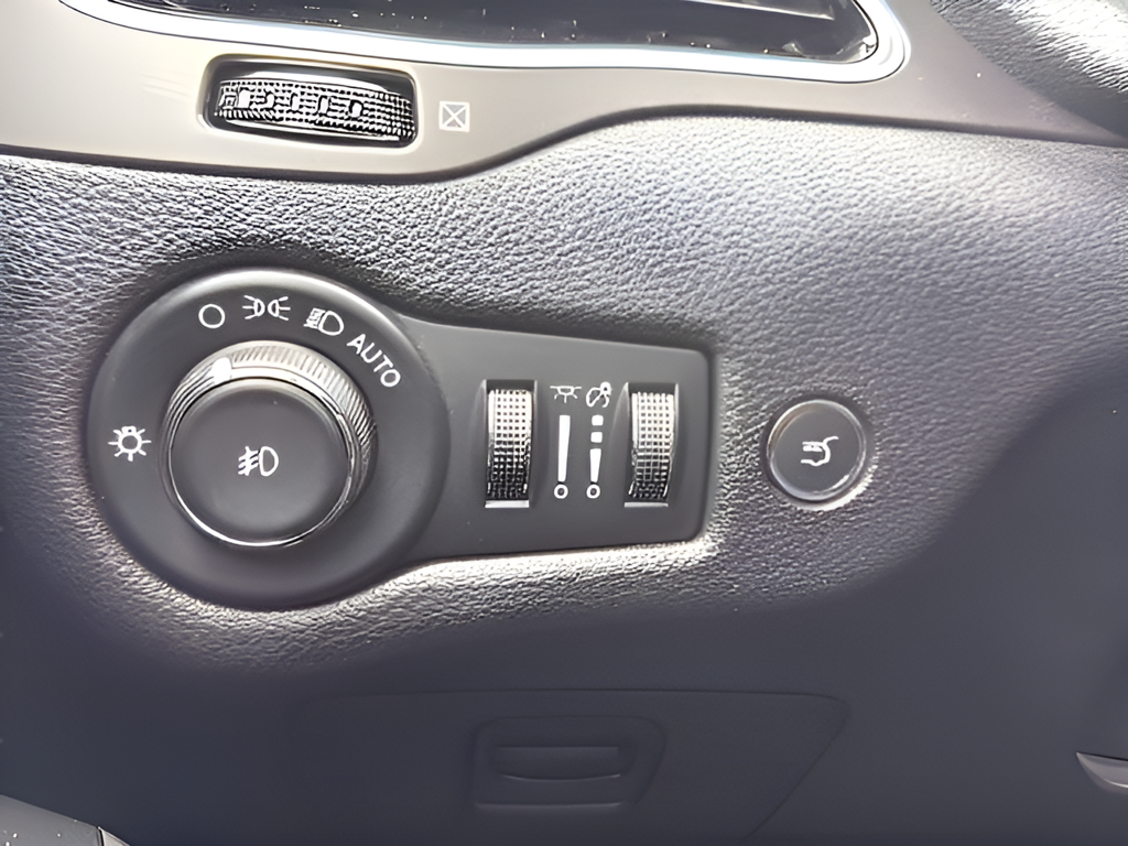 Used 2022 White Jeep Limited image 10