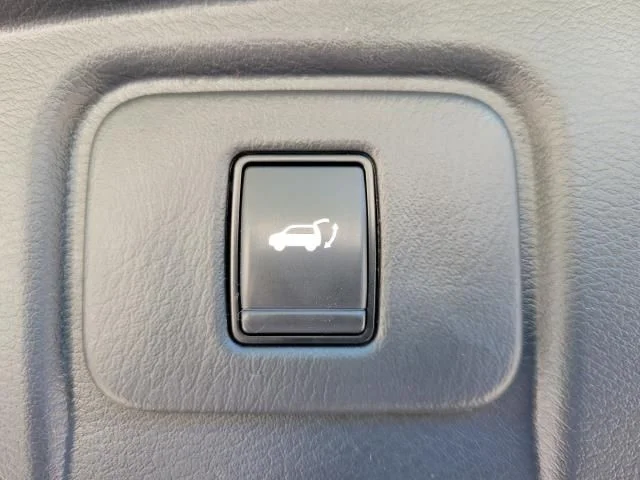 Used 2023  Nissan SL image 10
