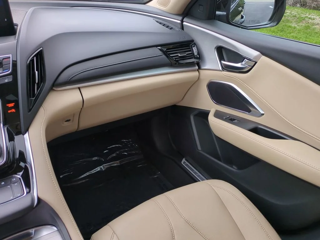 Used 2024  Acura Base image 17