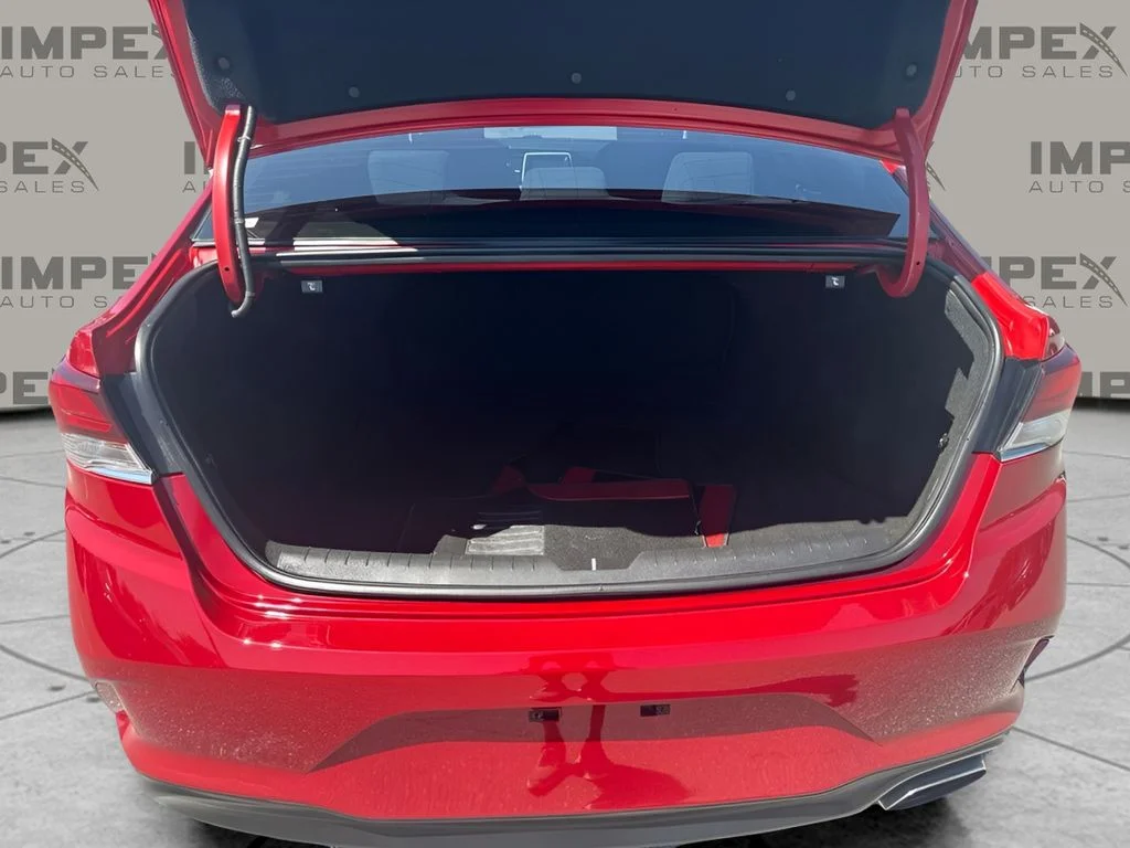 Used 2019 Red Hyundai SE image 20