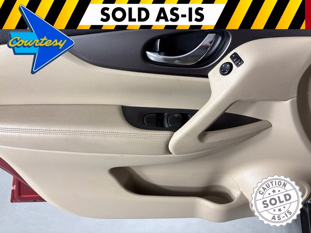 Used 2015 Red Nissan S image 19