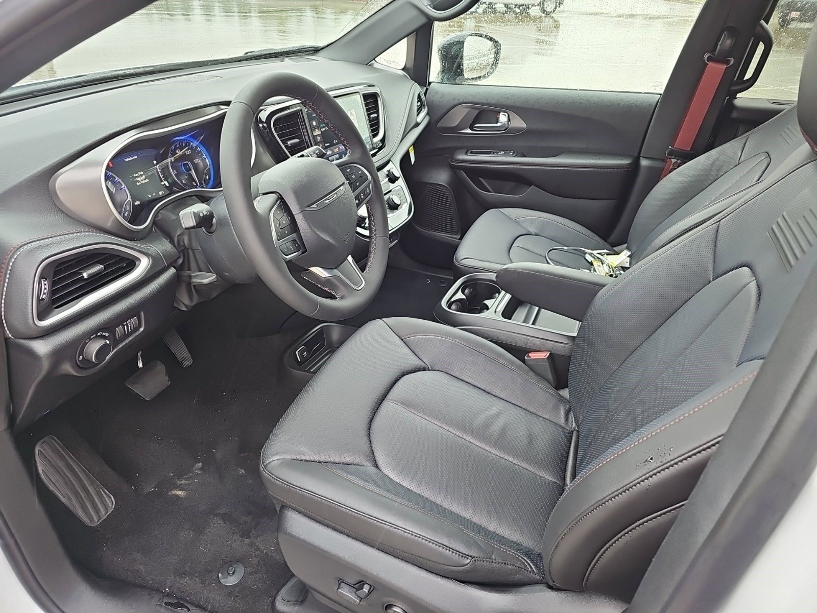 New 2027 Bright White Clearcoat Chrysler Select image 16