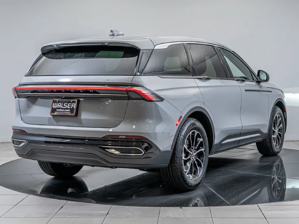 Used 2026 Gray Matter Metallic Cc Lincoln Premiere image 10