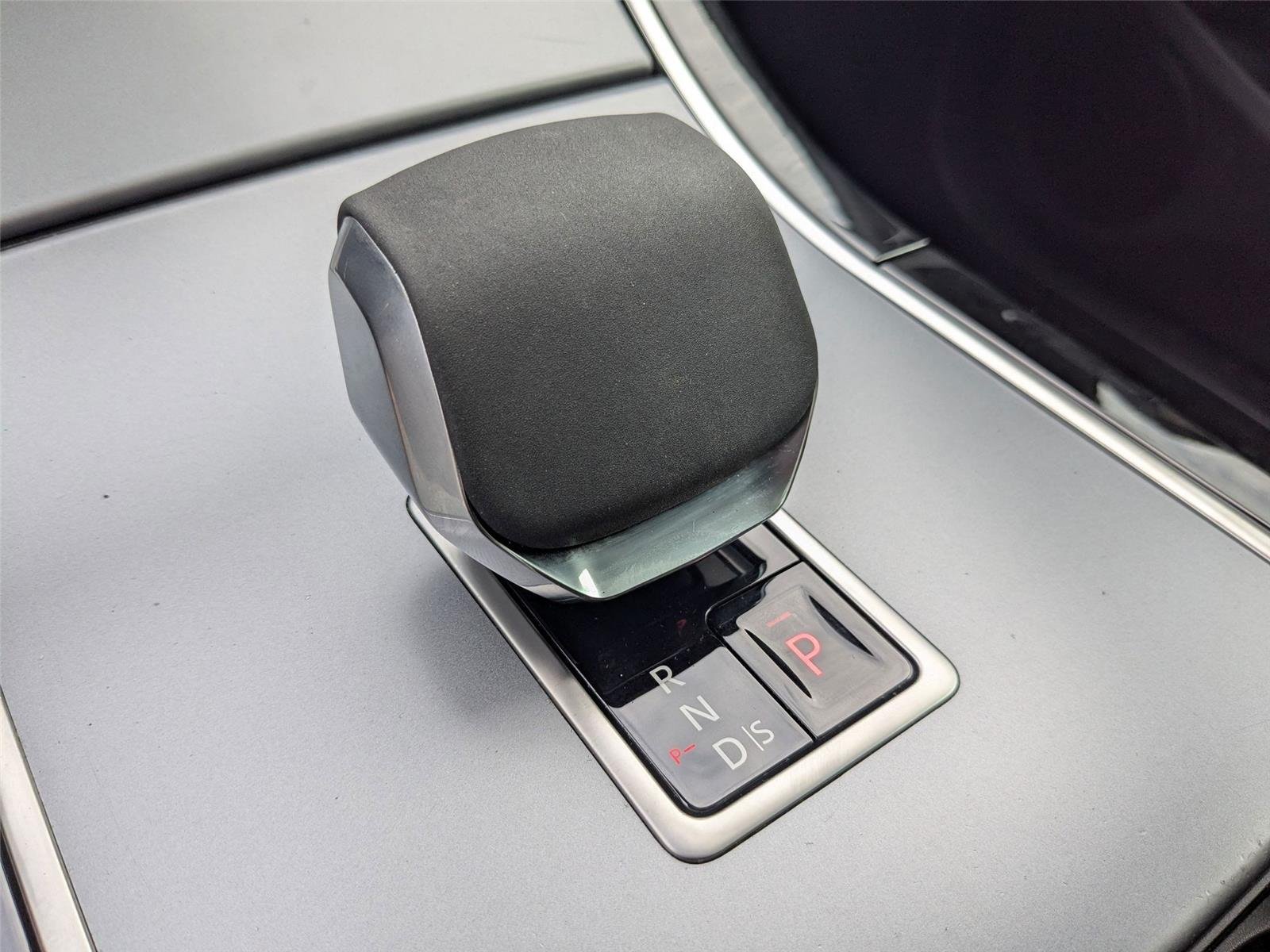 Used 2024 Fuji White Land Rover Core S image 21