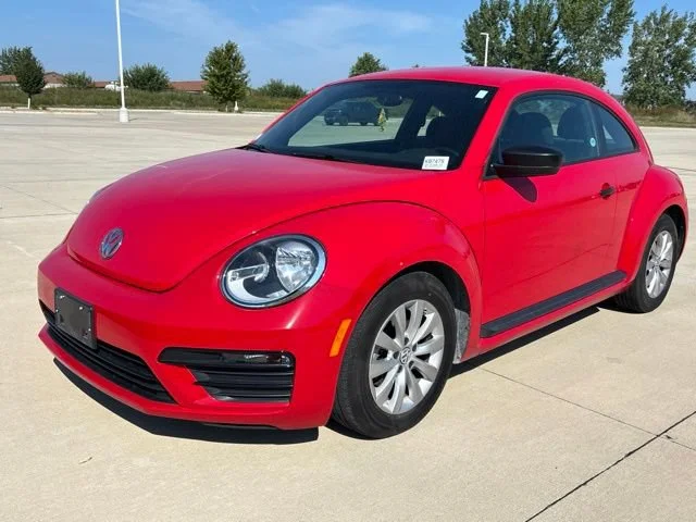2018 Volkswagen Beetle S - Photo 2