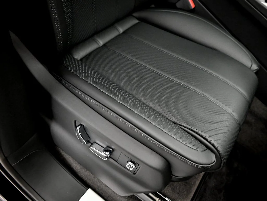 Used 2025 Beluga Bentley V8 image 19