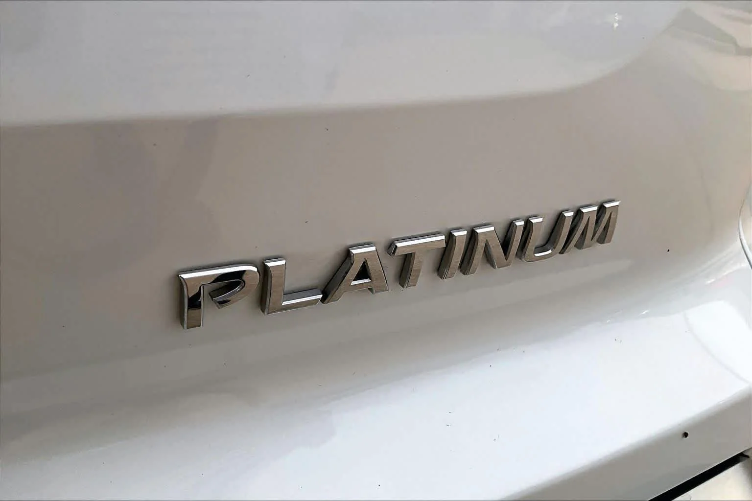 Used 2025 Everest White Pearl Tricoat Nissan Platinum image 10