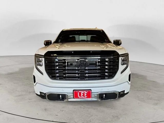 Used 2025 White Frost Tricoat GMC Denali Ultimate image 9