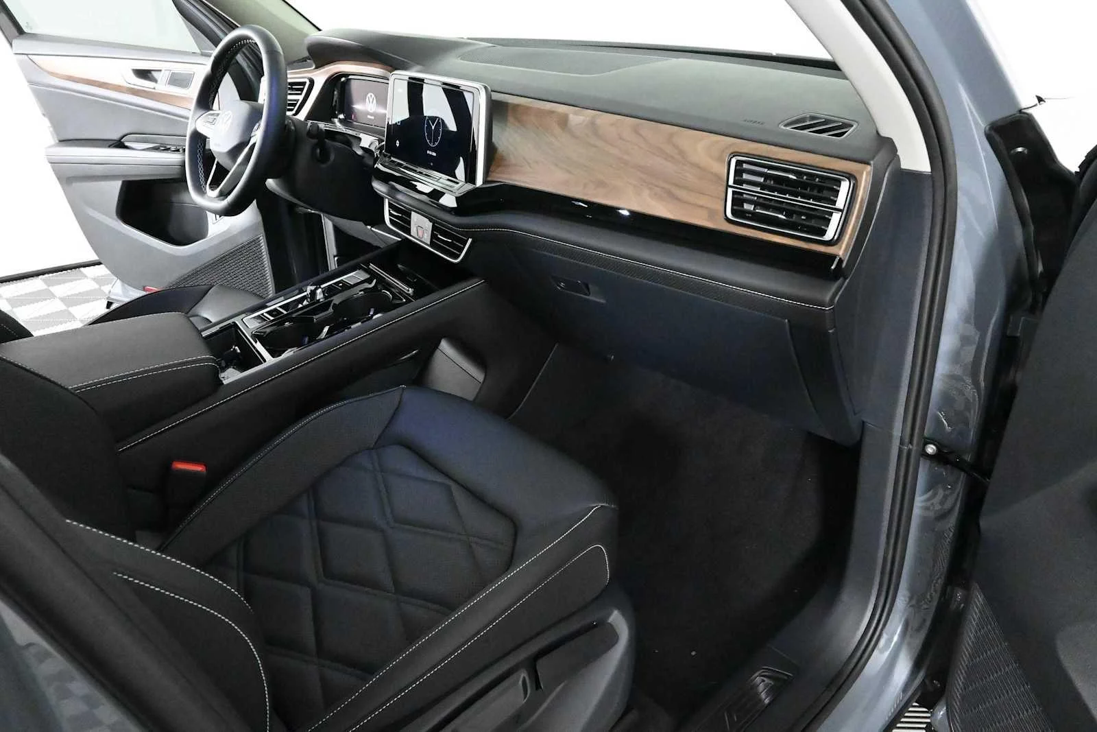 New 2026 Pure Gray Volkswagen 2.0T SE w/Technology image 11