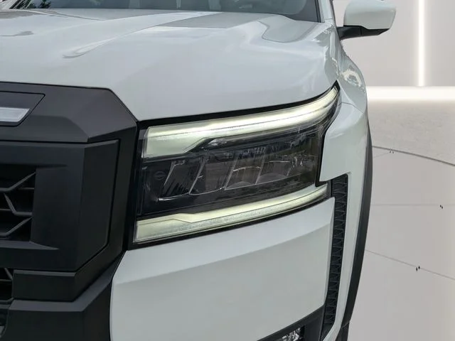 New 2026 White Nissan PRO-4X image 8