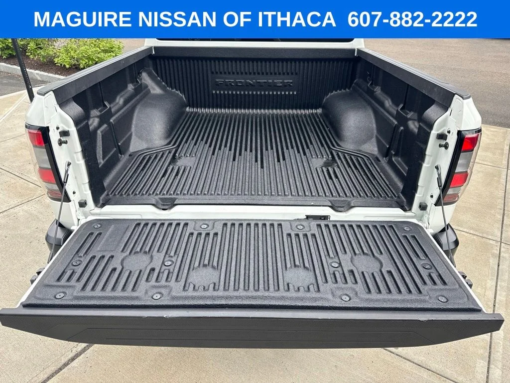 Used 2022 White Nissan S image 4