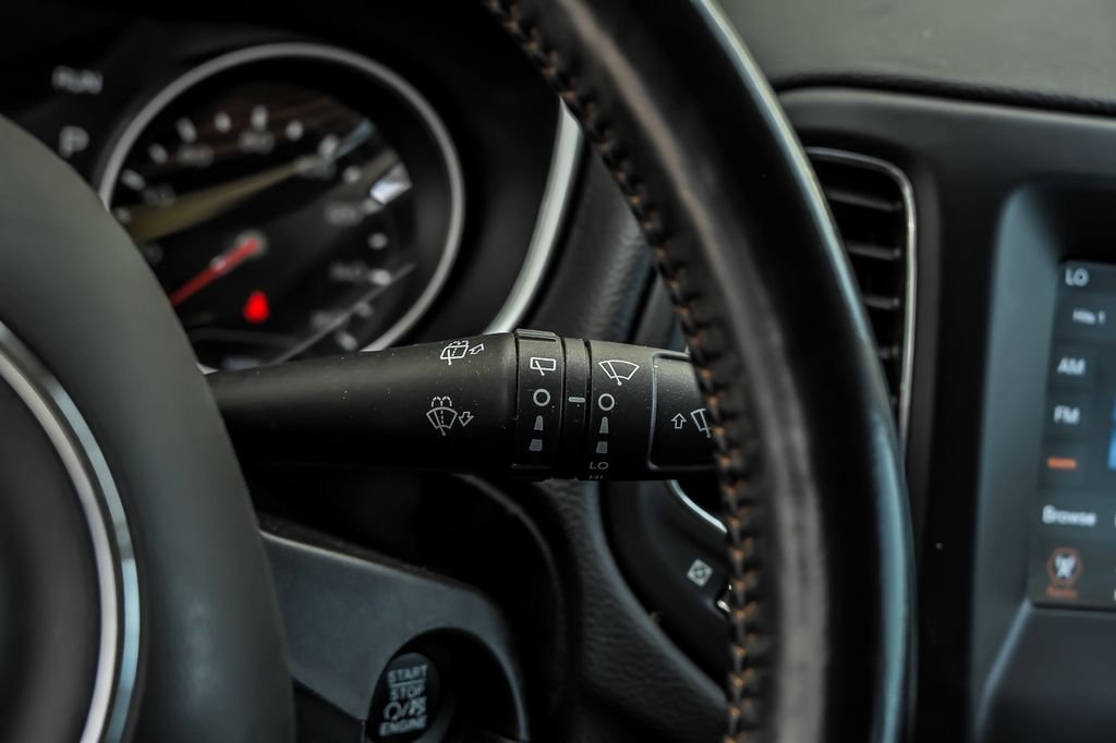Used 2020 Silver Jeep Latitude image 23