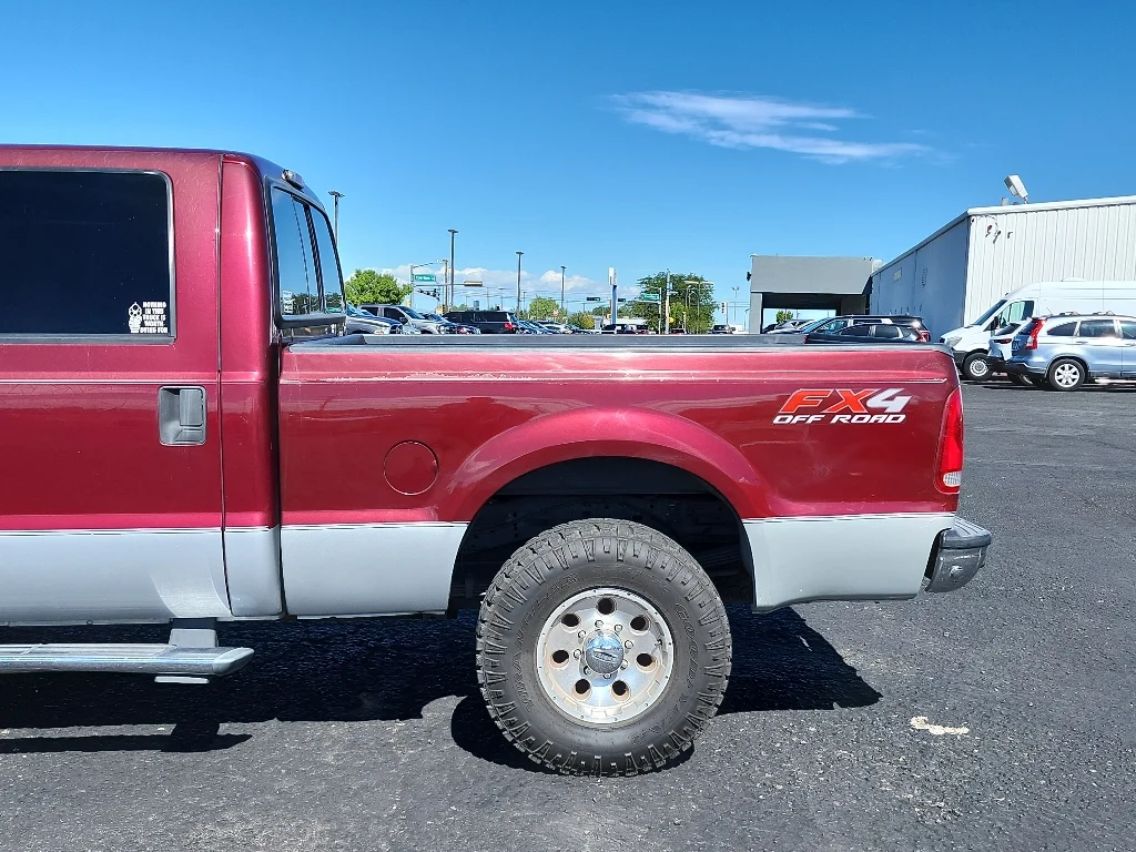 Used 2004 Red Ford  image 9