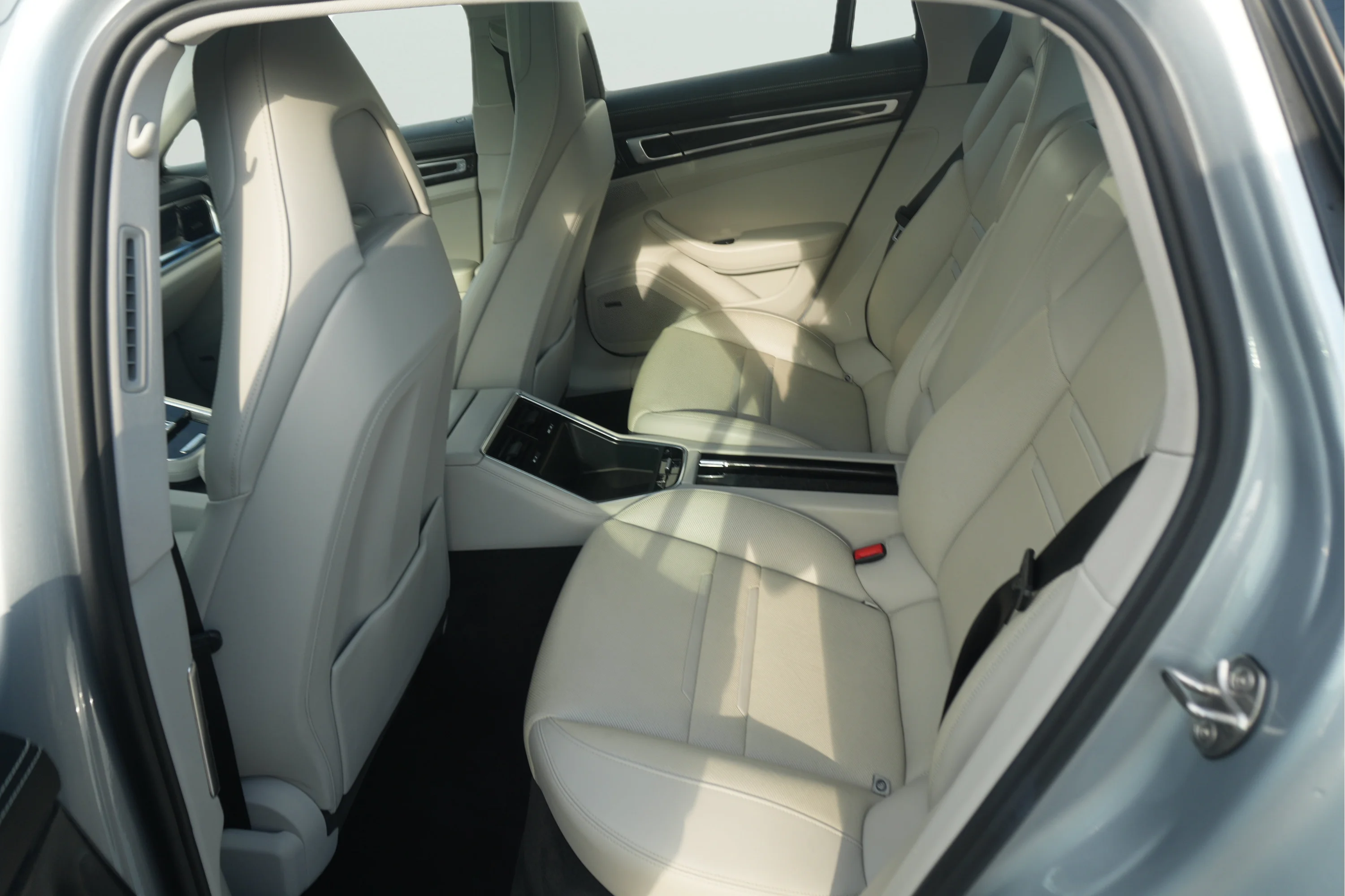 Used 2020 Dolomite Silver Metallic Porsche 4 E-Hybrid image 17