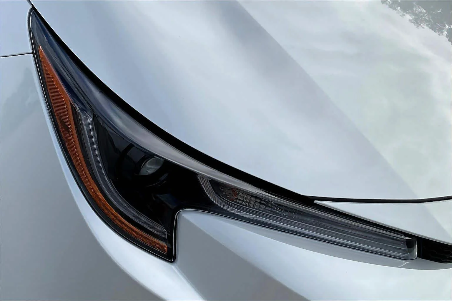 New 2027 Wind Chill Pearl Toyota LE image 13
