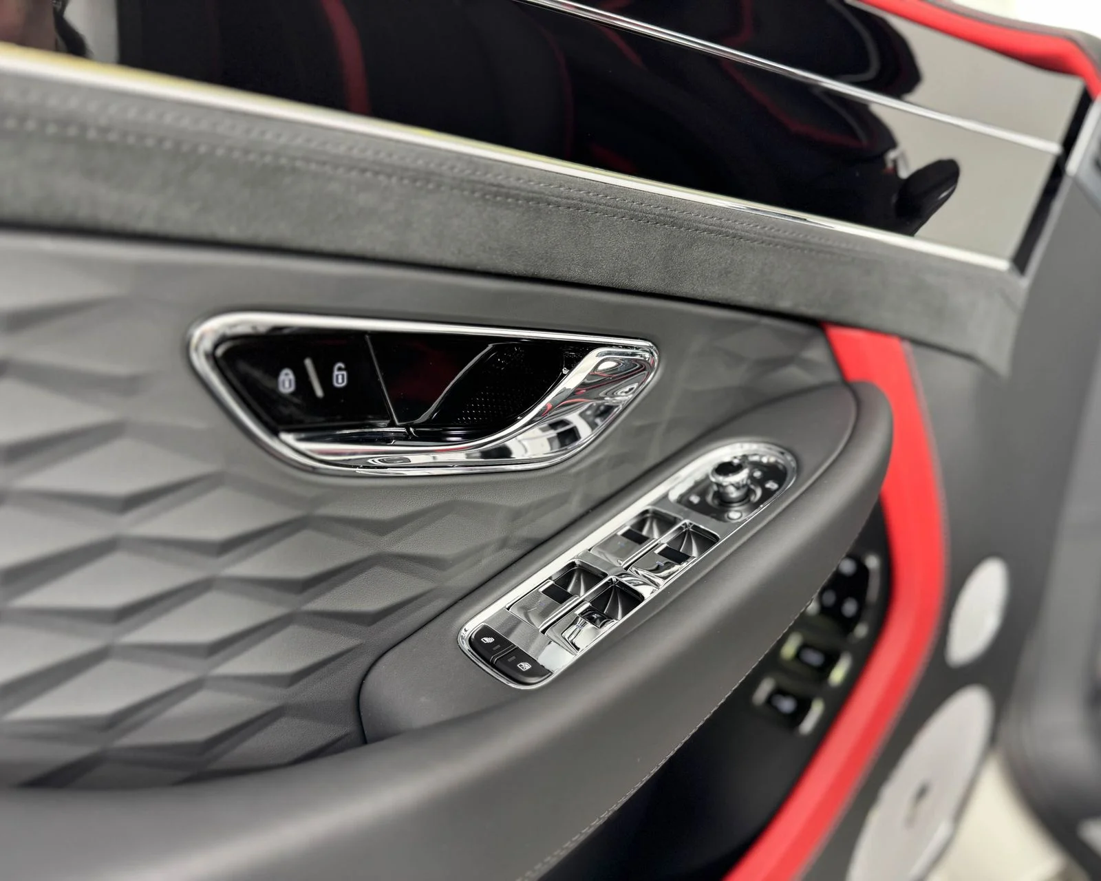 New 2025 Glacier White Bentley Speed image 14