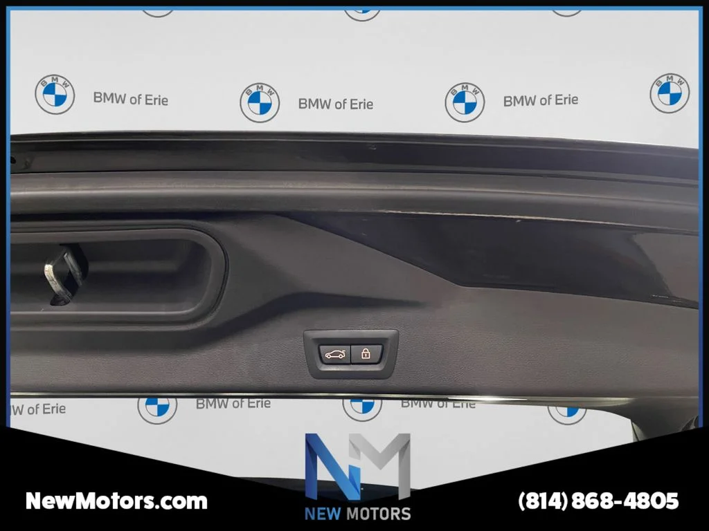 Used 2021 Black Sapphire Metallic BMW xDrive40i image 17