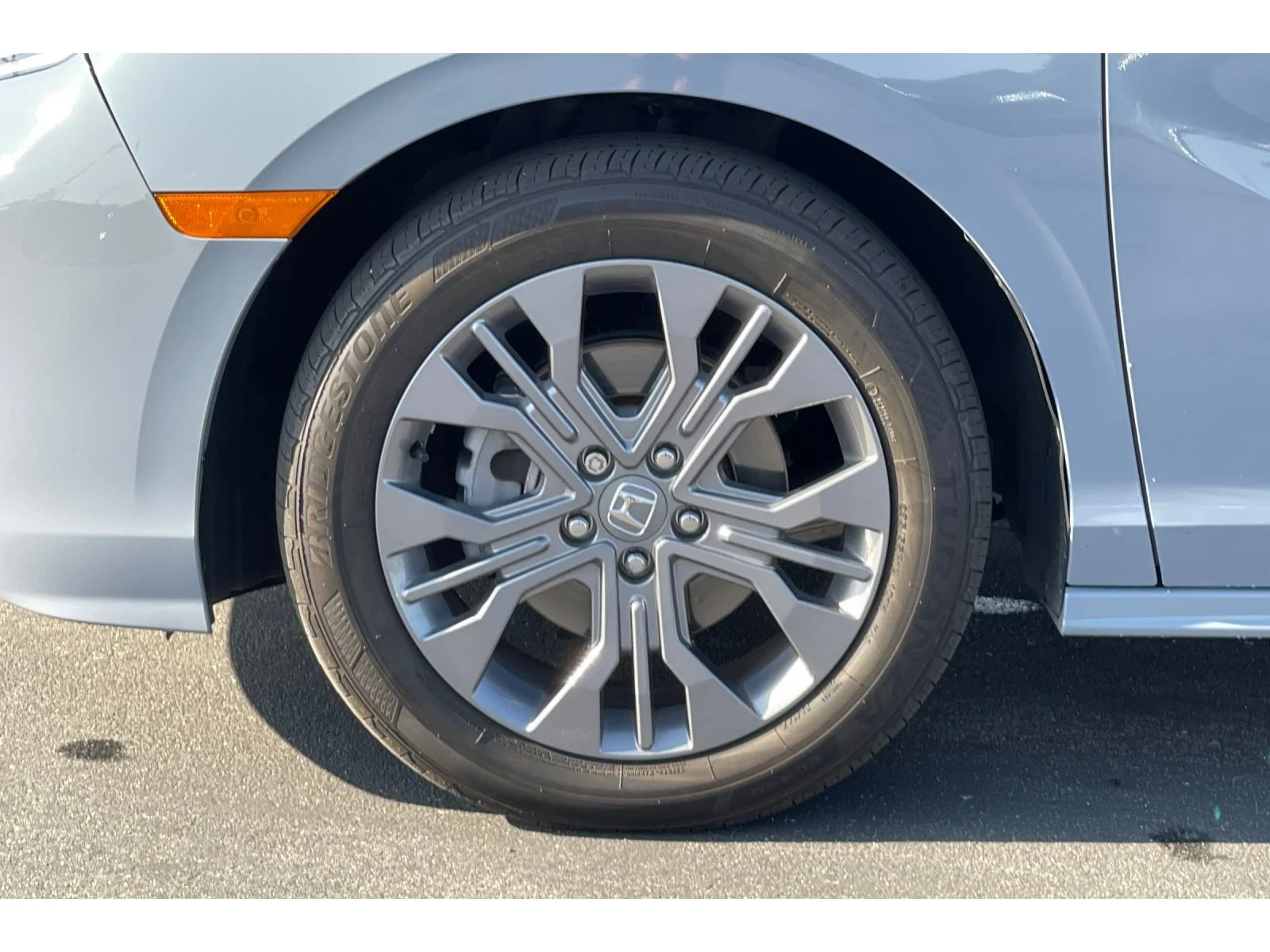 Used 2025 SONIC GRAY PEARL Honda Touring image 45