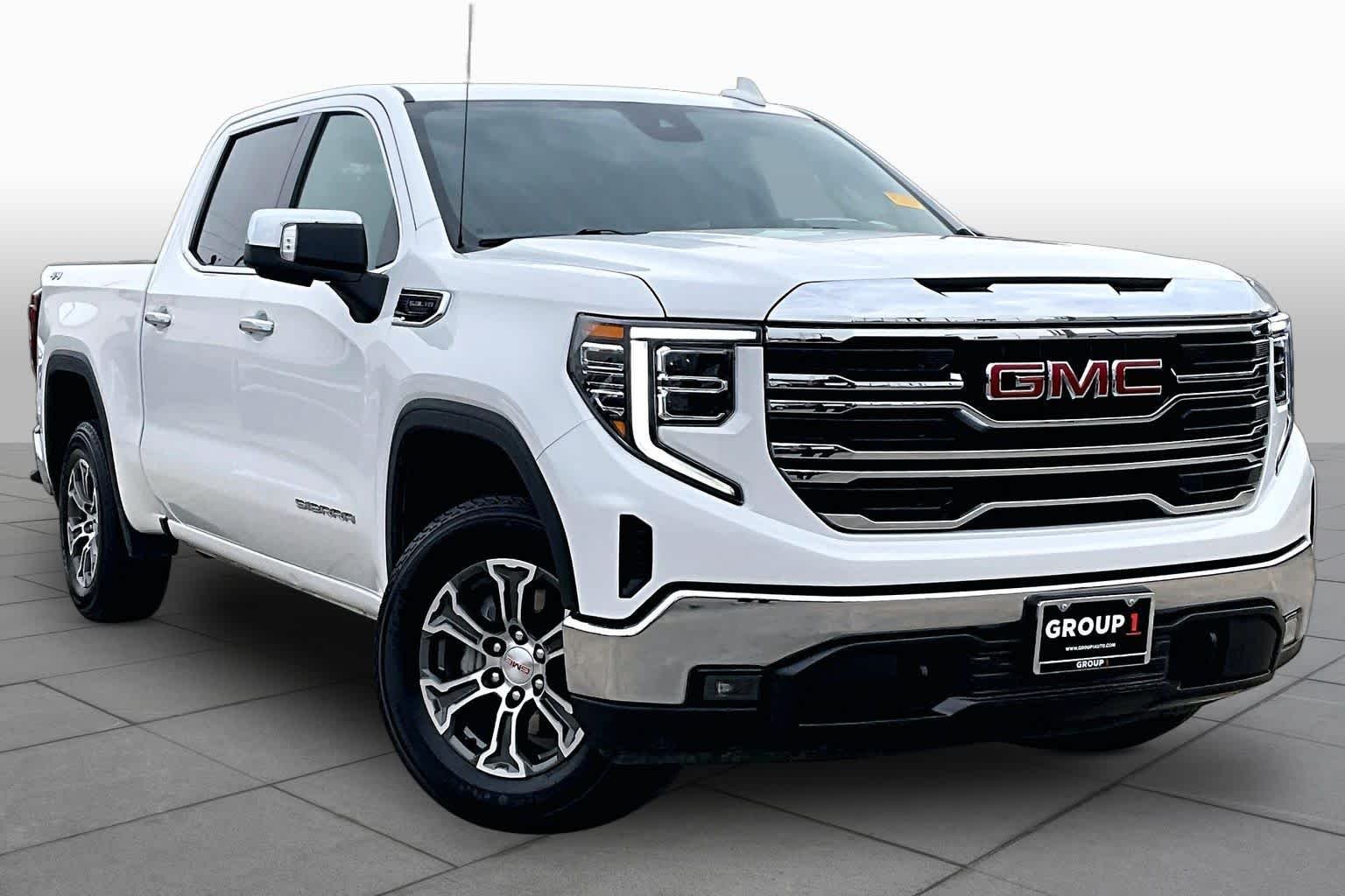 Used 2025 Summit White GMC SLT image 3