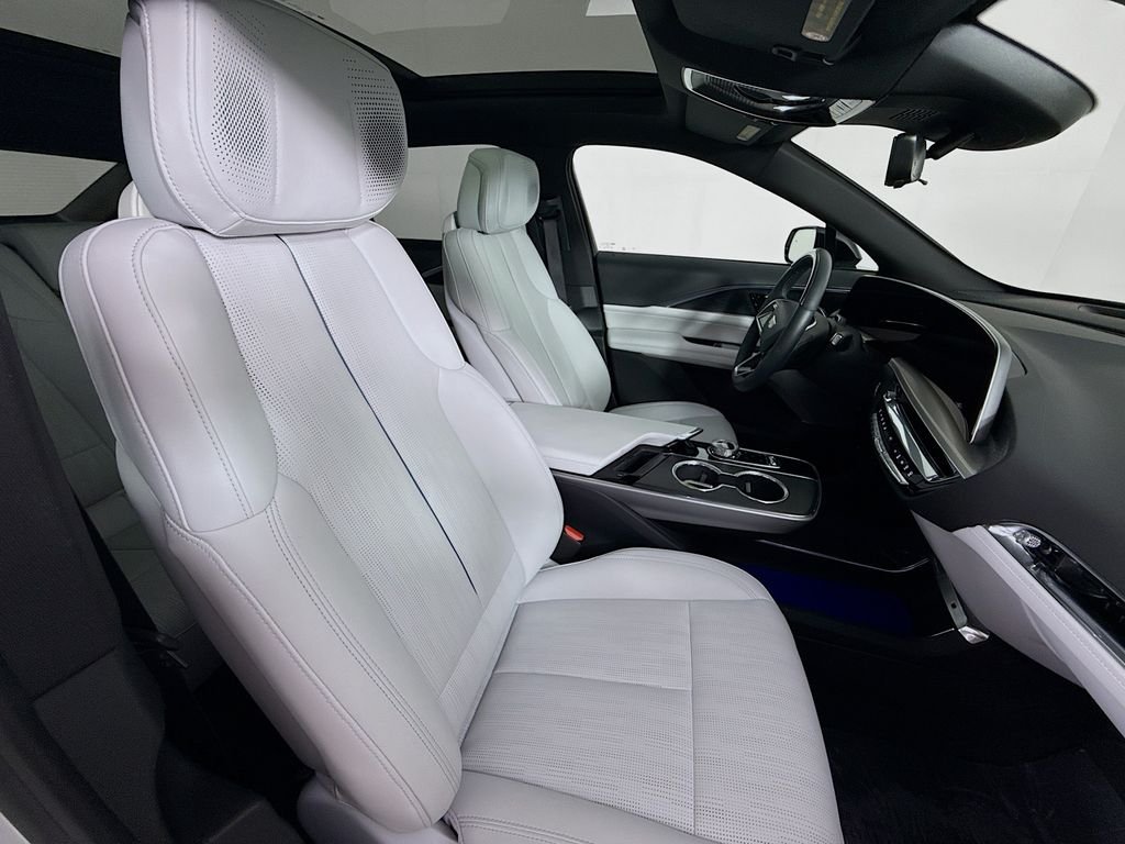 Used 2025 White Cadillac Sport image 28