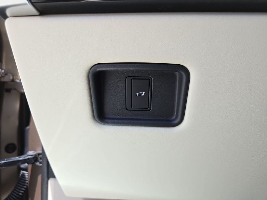 New 2026 Sunset Gold Satin Land Rover SE image 27