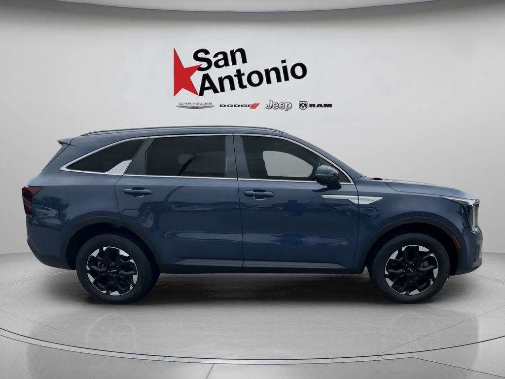 Used 2025 Black Kia S image 17