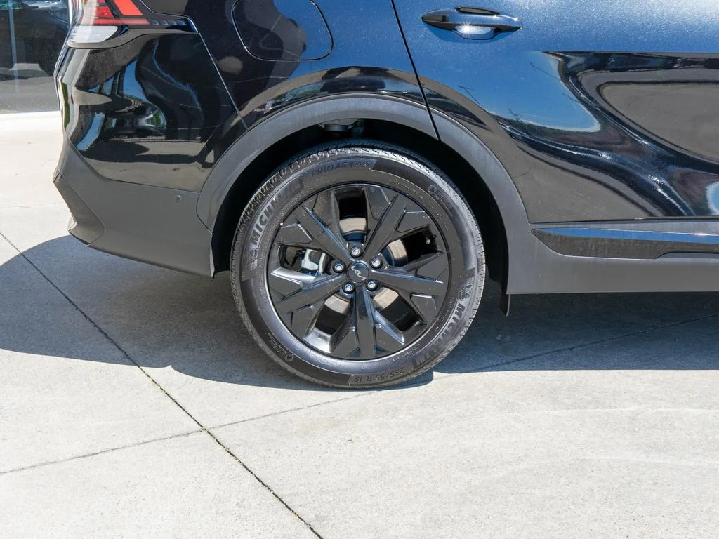 Used 2025 Black Kia X-Line Prestige image 35