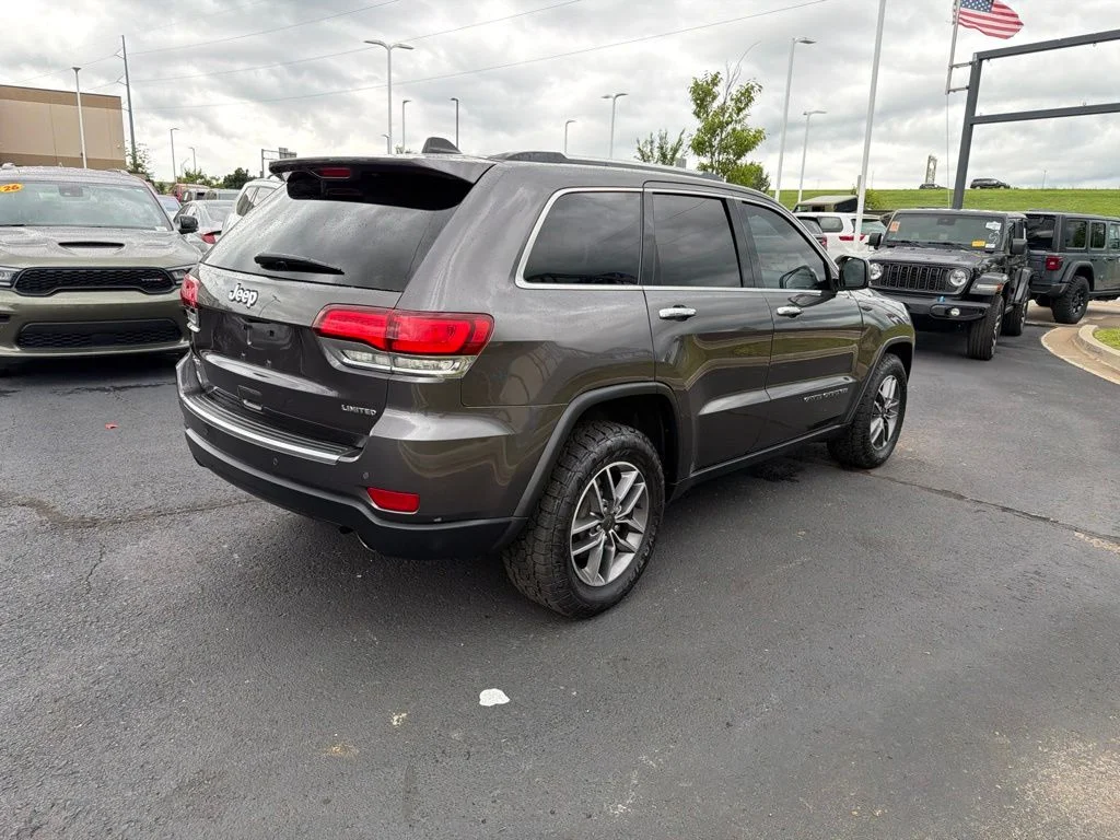 Used 2020 Gray Jeep Limited image 7