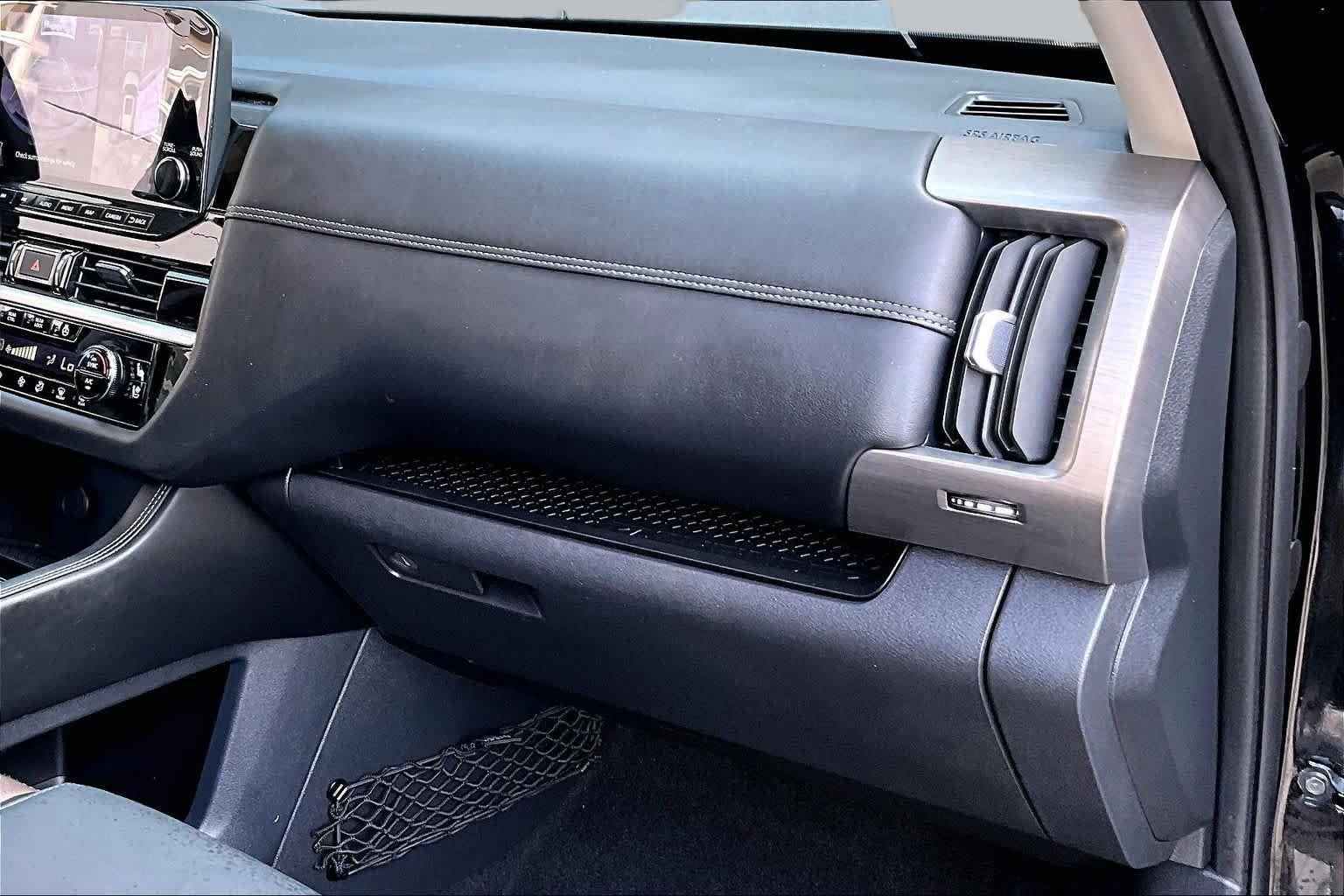 Used 2025 Super Black Nissan Platinum image 19