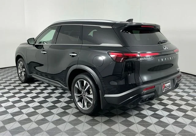 Certified Used 2025 Mineral INFINITI LUXE image 4